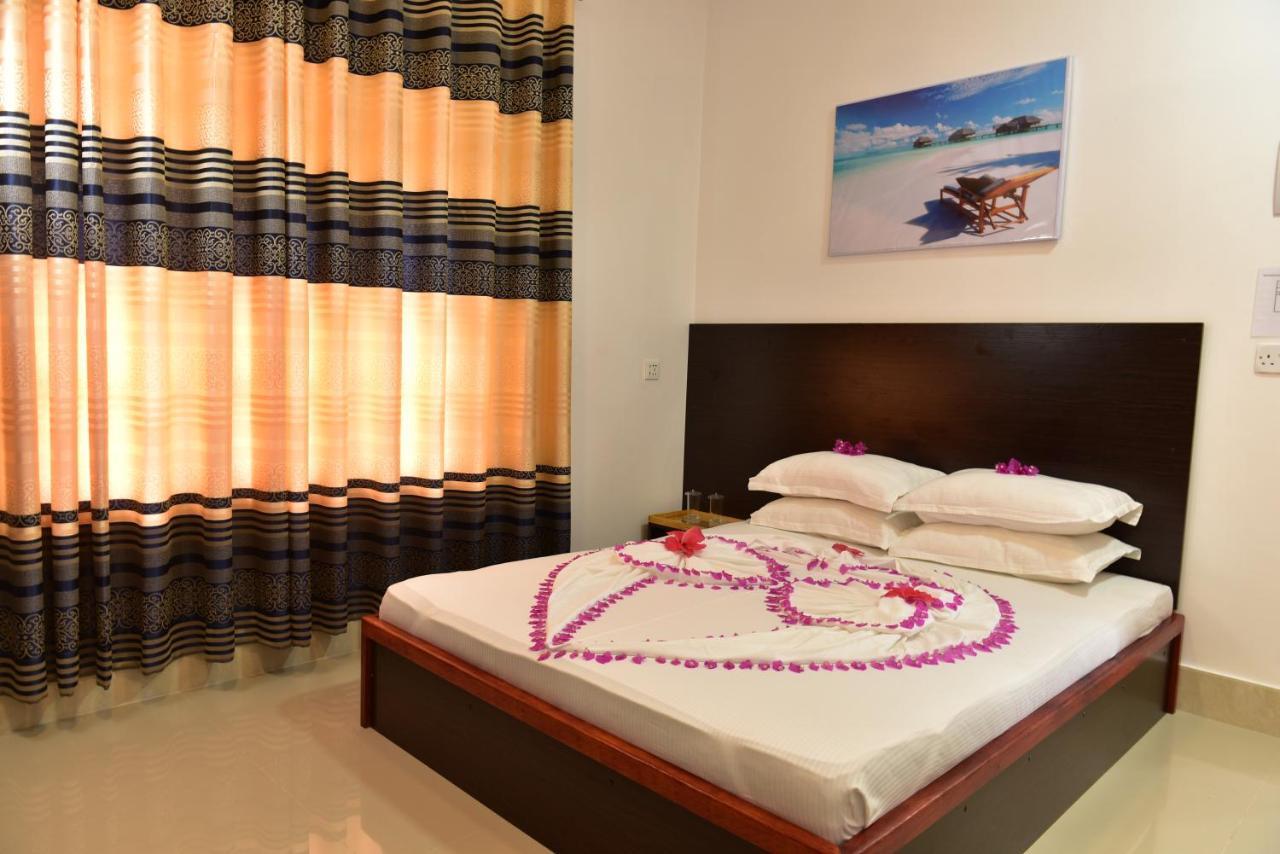 Moodhumaa Inn Guraidhoo  Bagian luar foto